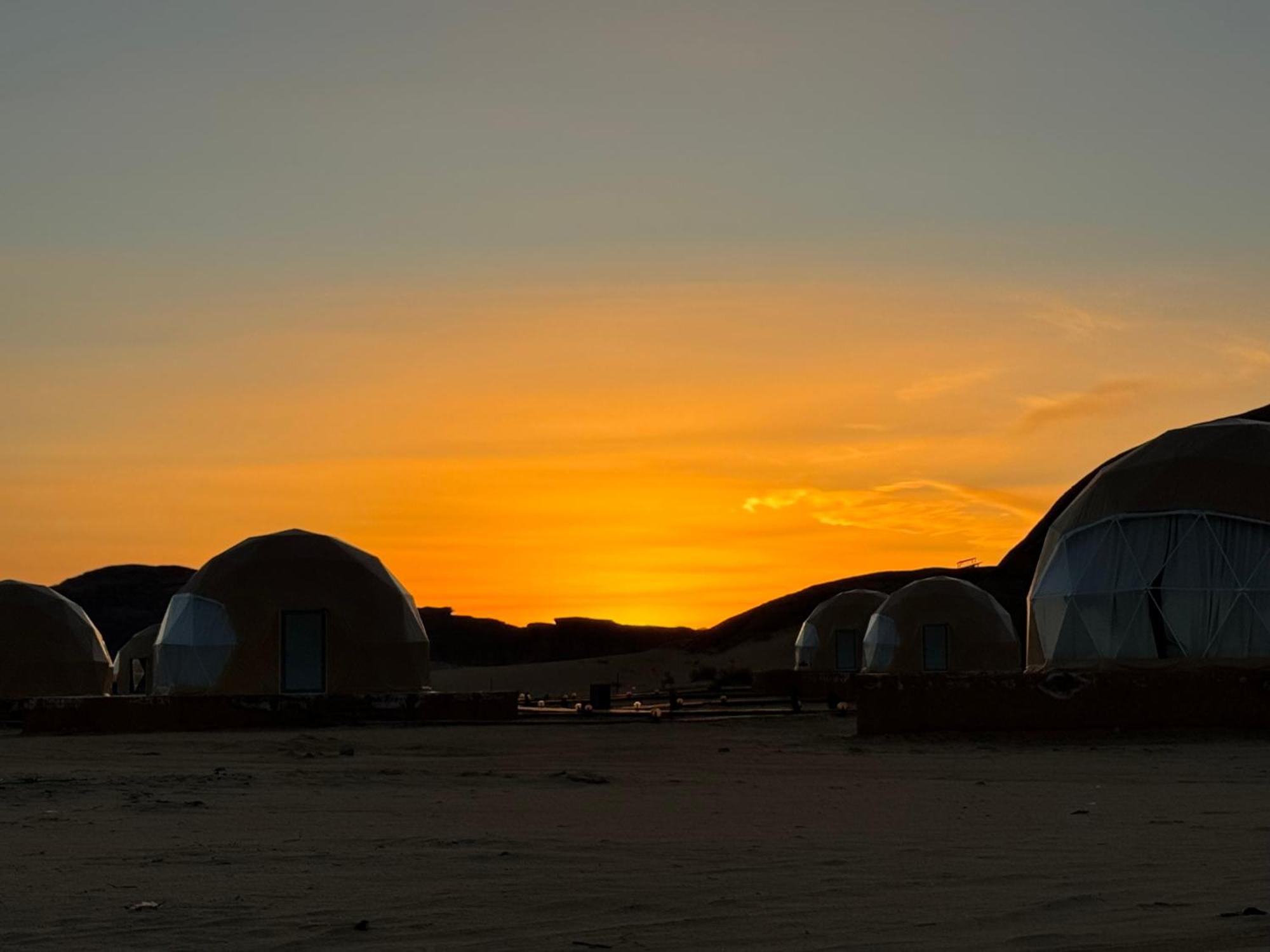 Wadi Rum Anwar Luxury Camp Bagian luar foto