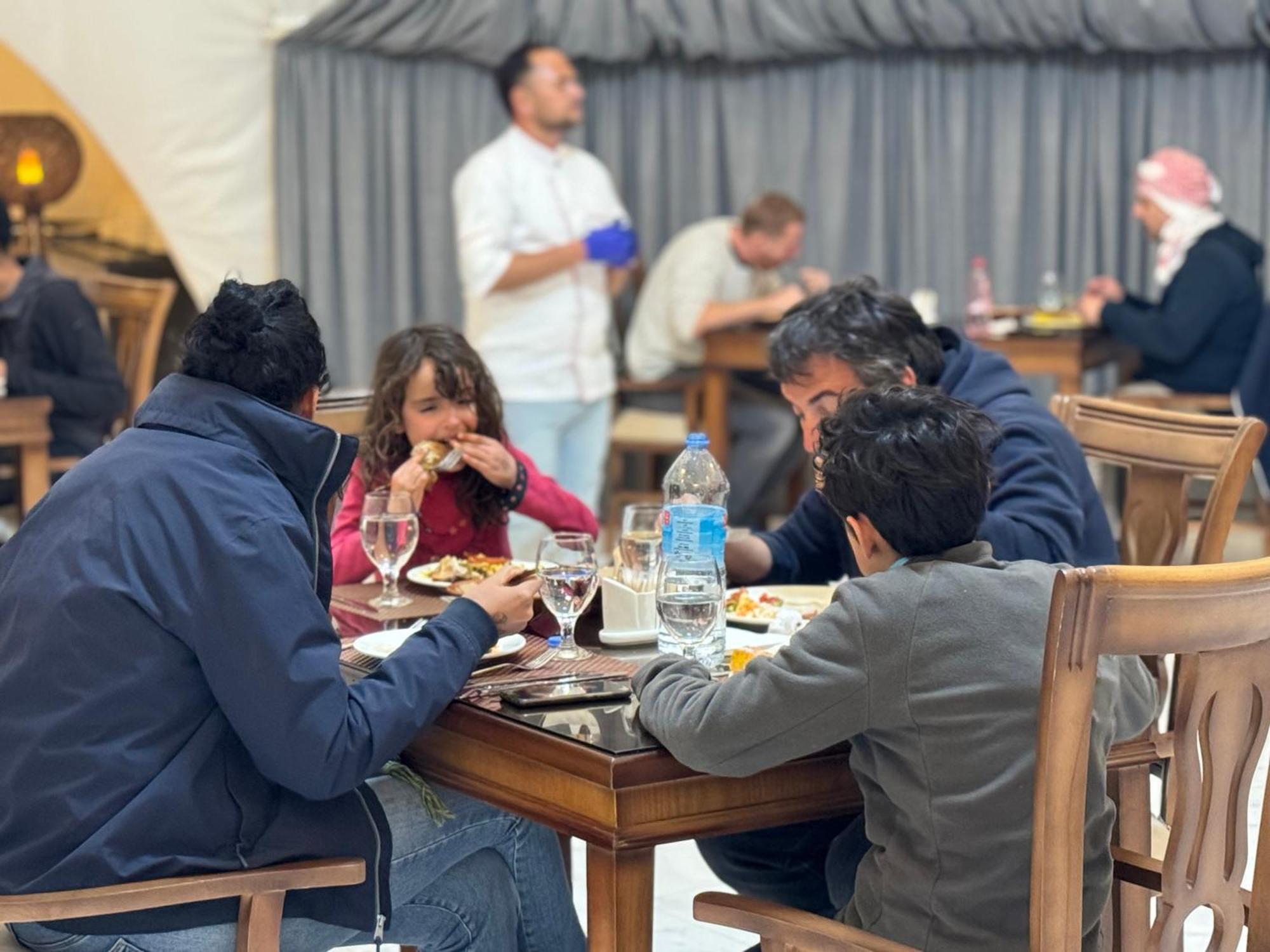 Wadi Rum Anwar Luxury Camp Bagian luar foto