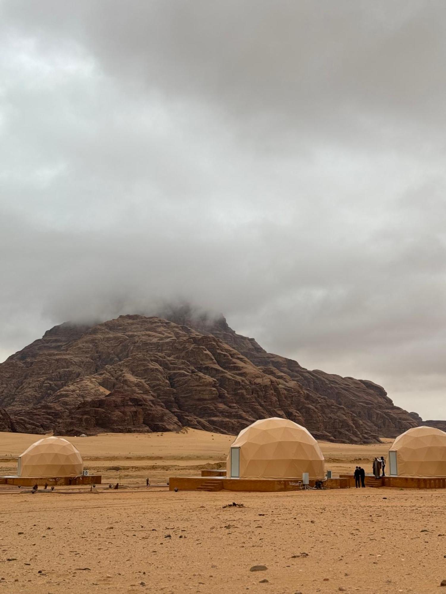 Wadi Rum Anwar Luxury Camp Bagian luar foto