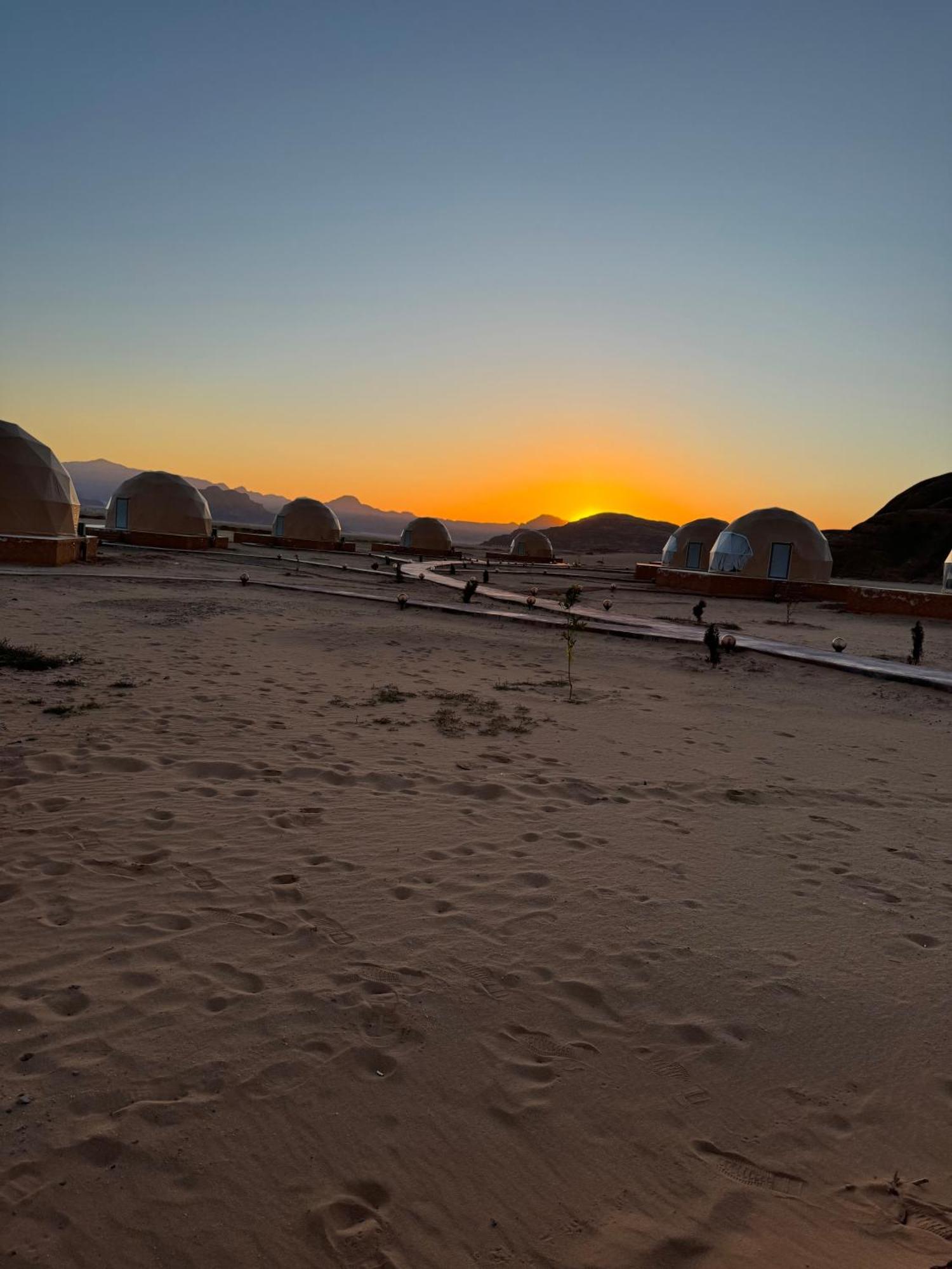 Wadi Rum Anwar Luxury Camp Bagian luar foto