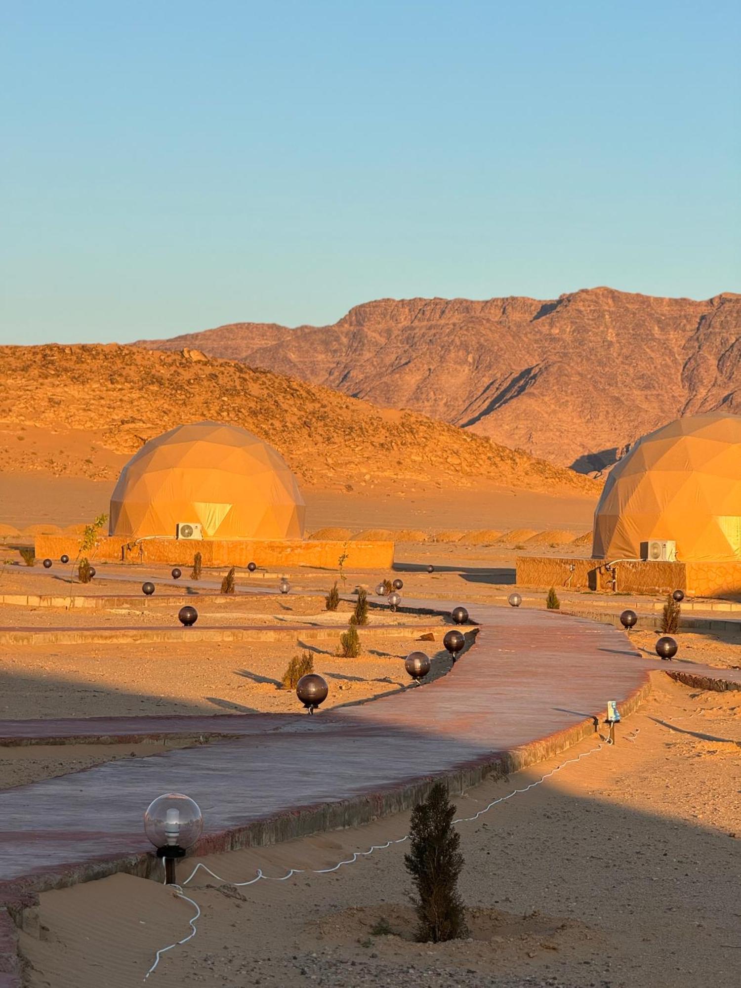 Wadi Rum Anwar Luxury Camp Bagian luar foto