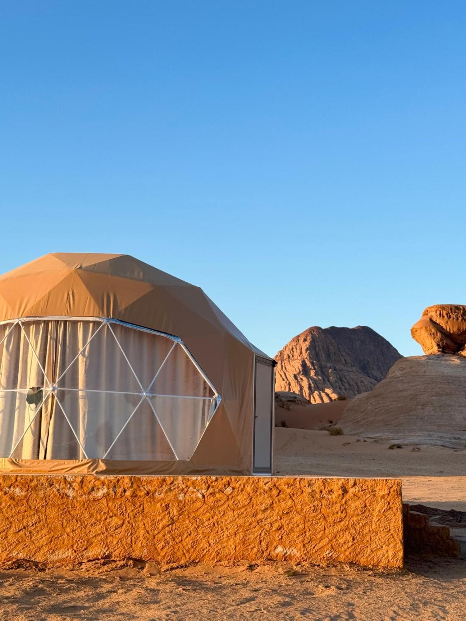 Wadi Rum Anwar Luxury Camp Bagian luar foto