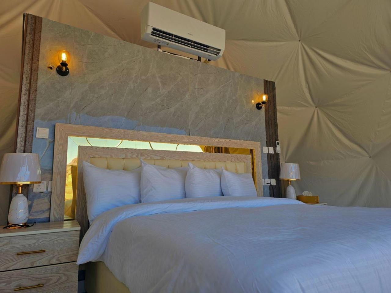 Wadi Rum Anwar Luxury Camp Bagian luar foto