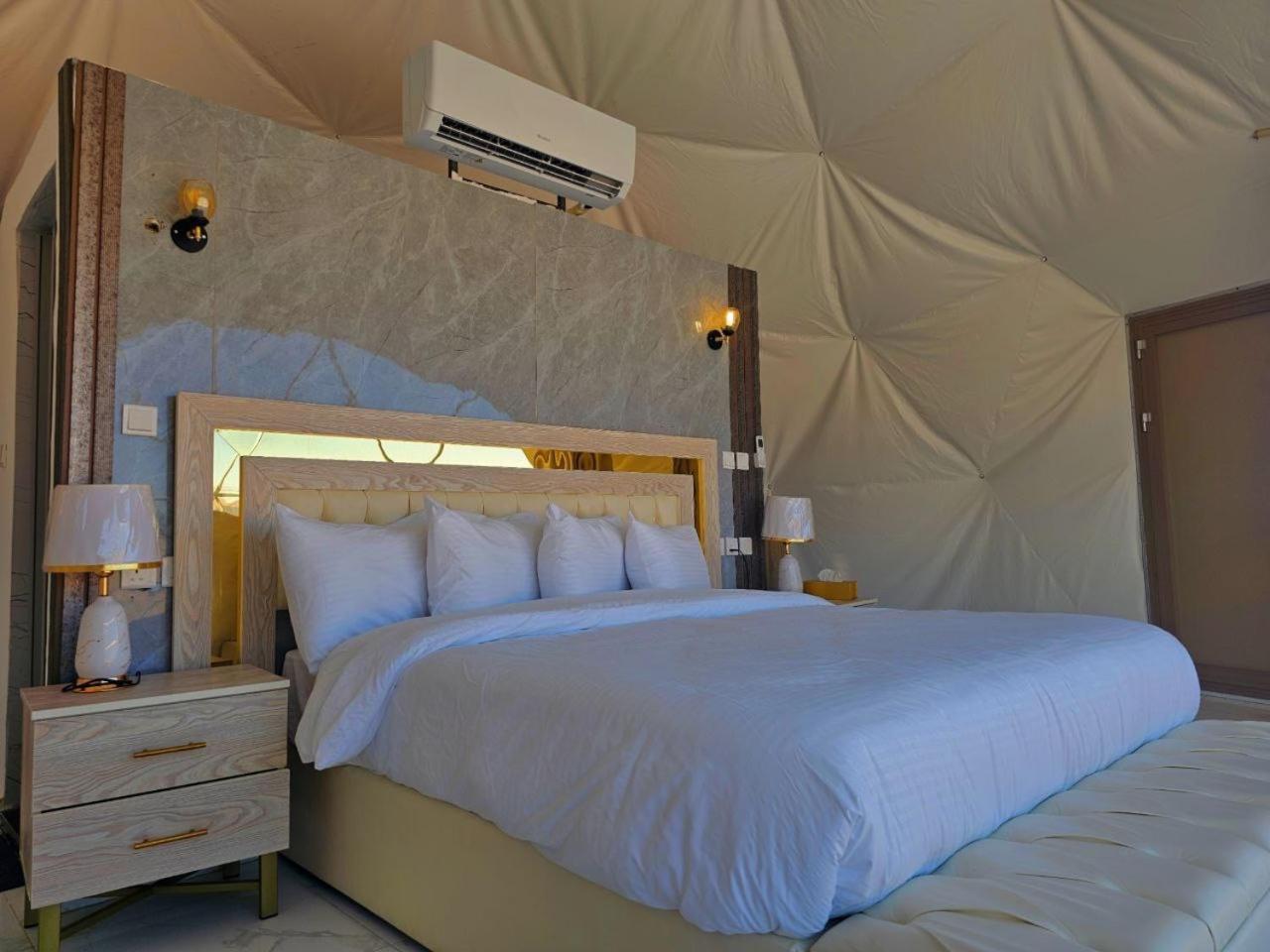 Wadi Rum Anwar Luxury Camp Bagian luar foto